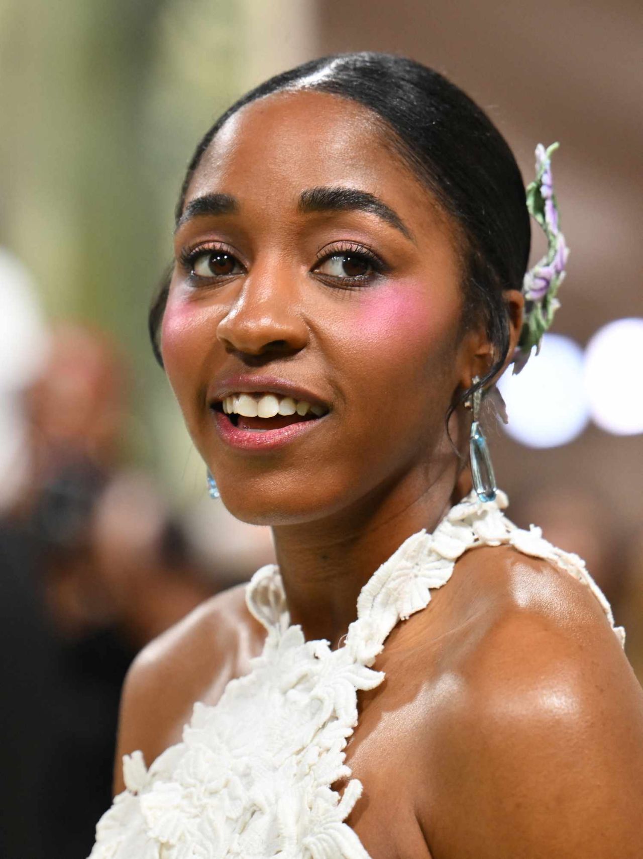 Ayo Edebiri Shines at the 2024 Met Gala with Loewe Floral Masterpiece New York02